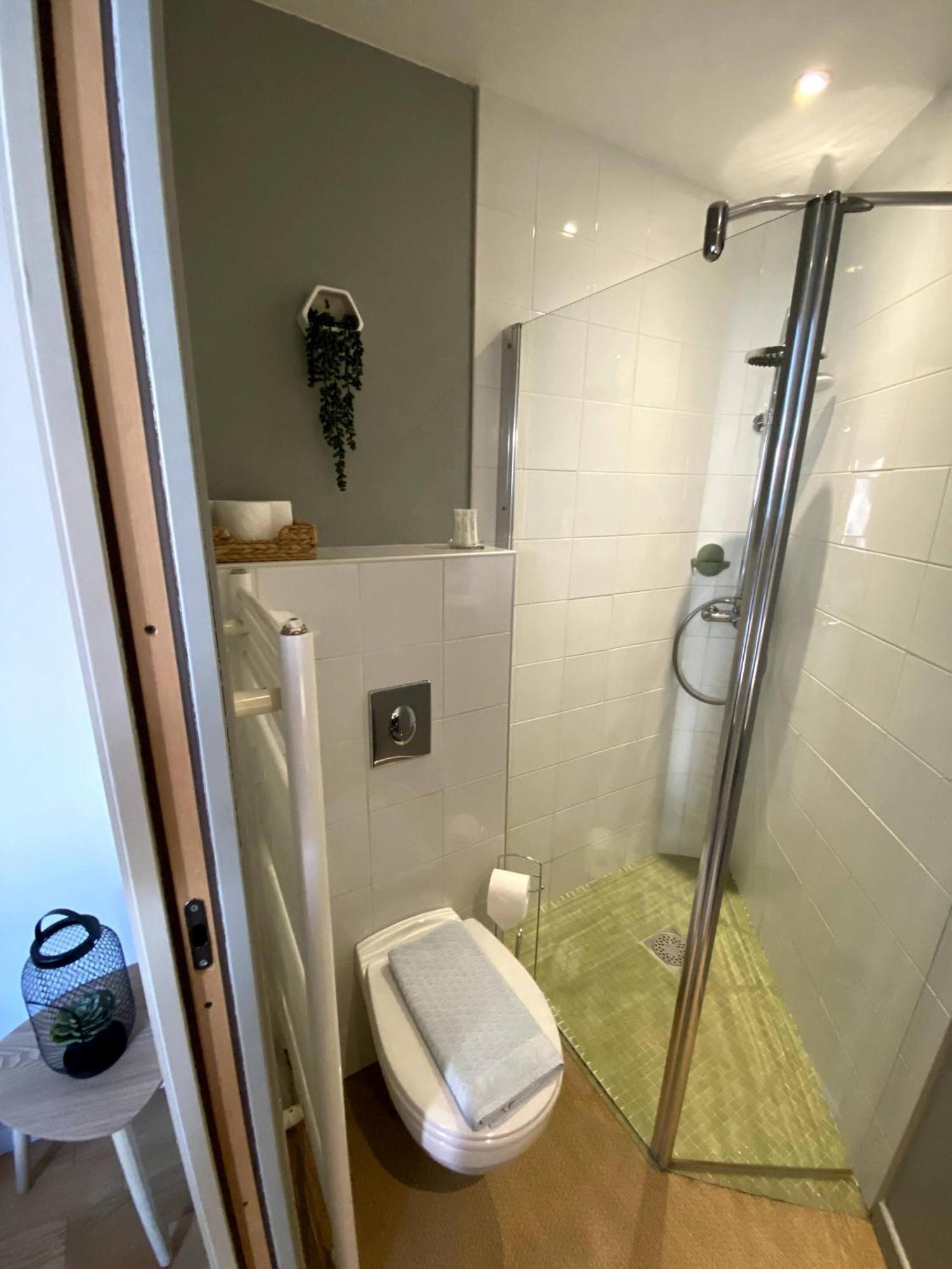Luisant Au 10 Bed & Breakfast الغرفة الصورة