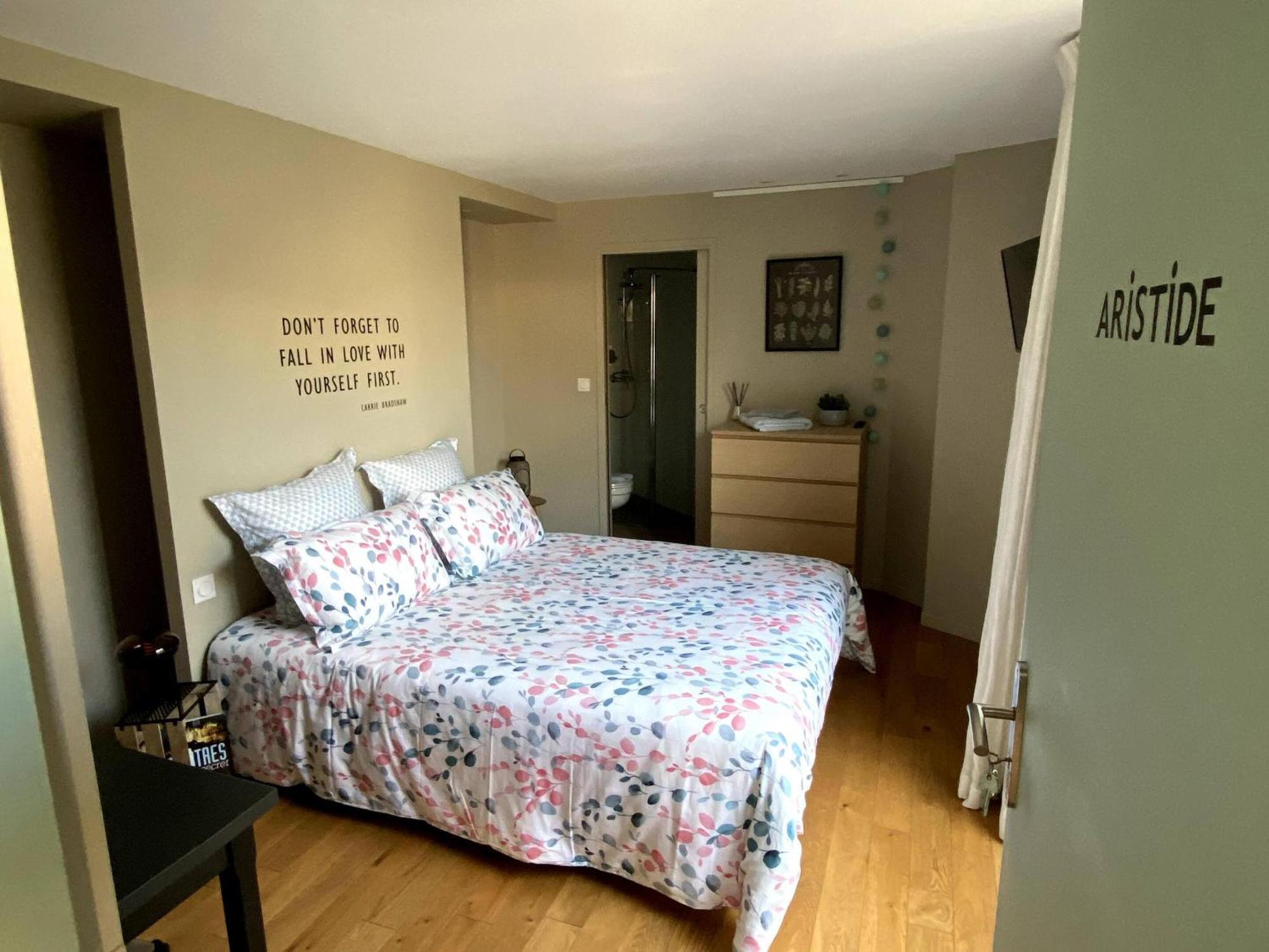 Luisant Au 10 Bed & Breakfast الغرفة الصورة