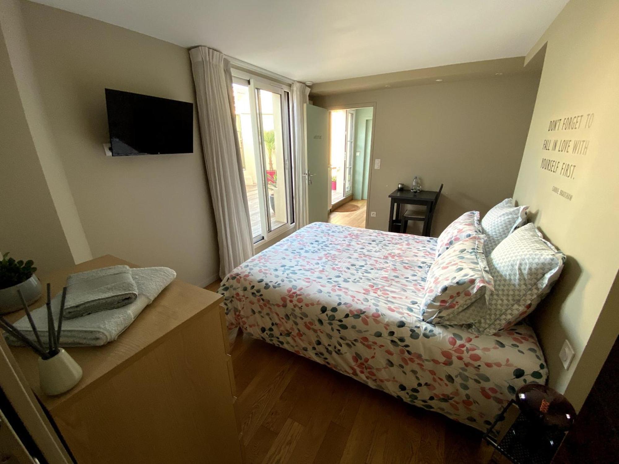 Luisant Au 10 Bed & Breakfast الغرفة الصورة