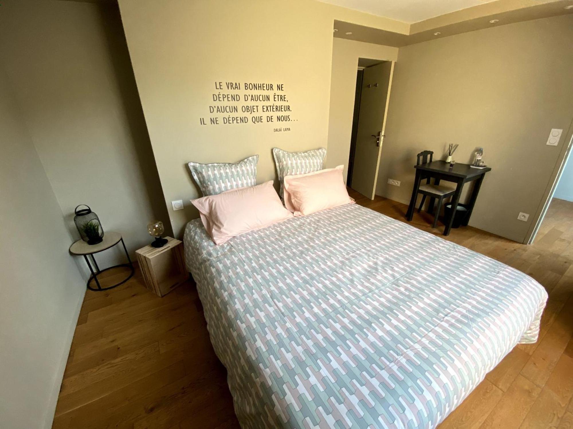 Luisant Au 10 Bed & Breakfast الغرفة الصورة