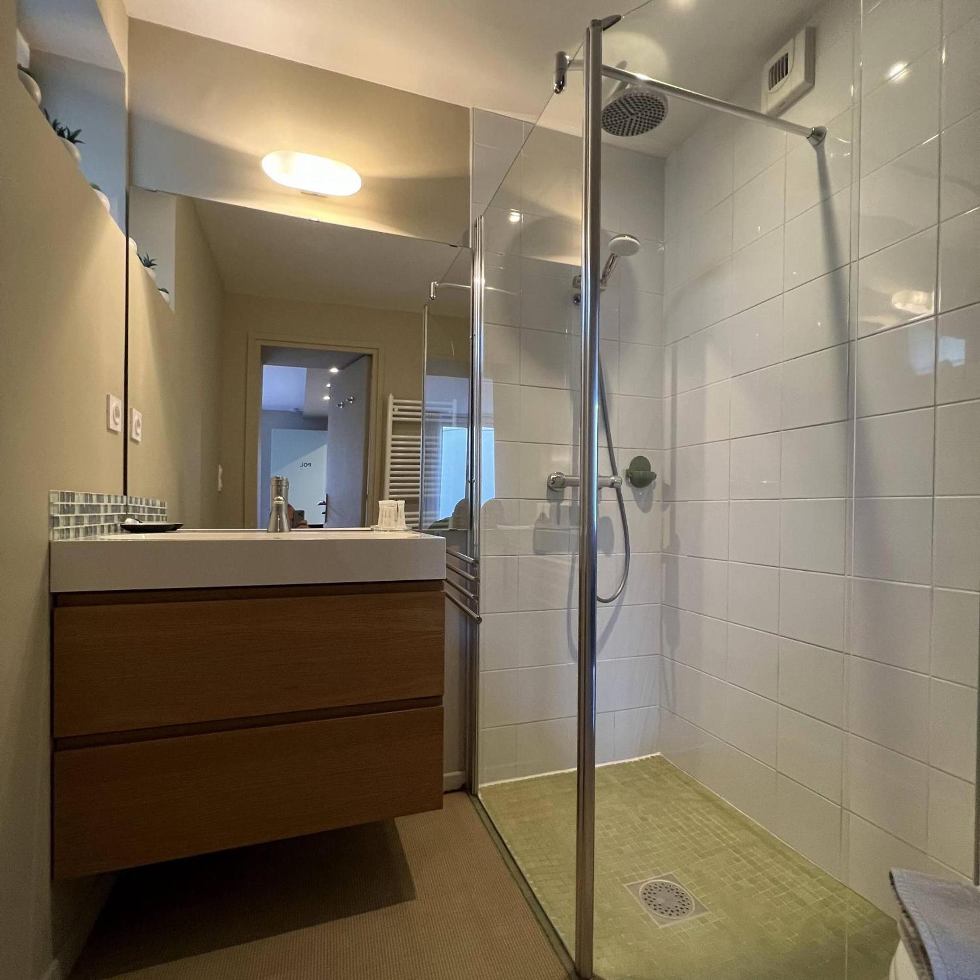 Luisant Au 10 Bed & Breakfast الغرفة الصورة